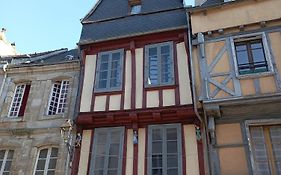 Escapade Romantique sous les toits de Kéréon - Centre Historique, rue piétonne